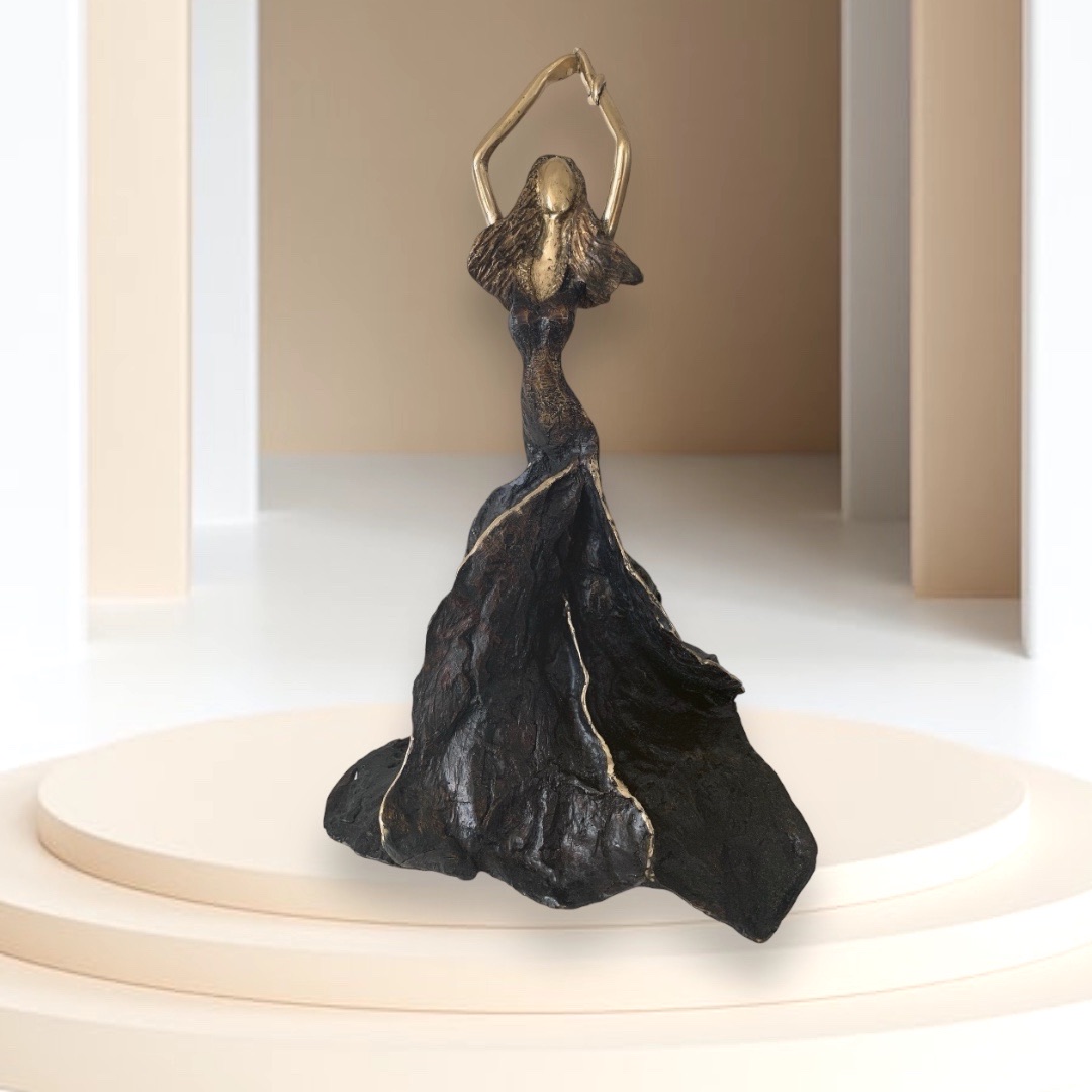 LIBRE - FEMME A LA ROBE NOIRE - - BRONZE POLI ET PATINE NOIRE- OEUVRE UNIQUE - MAGALI WILLEMS