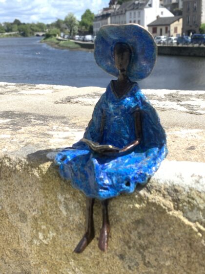 Lectrice bleue - bronze patine bleue et noire